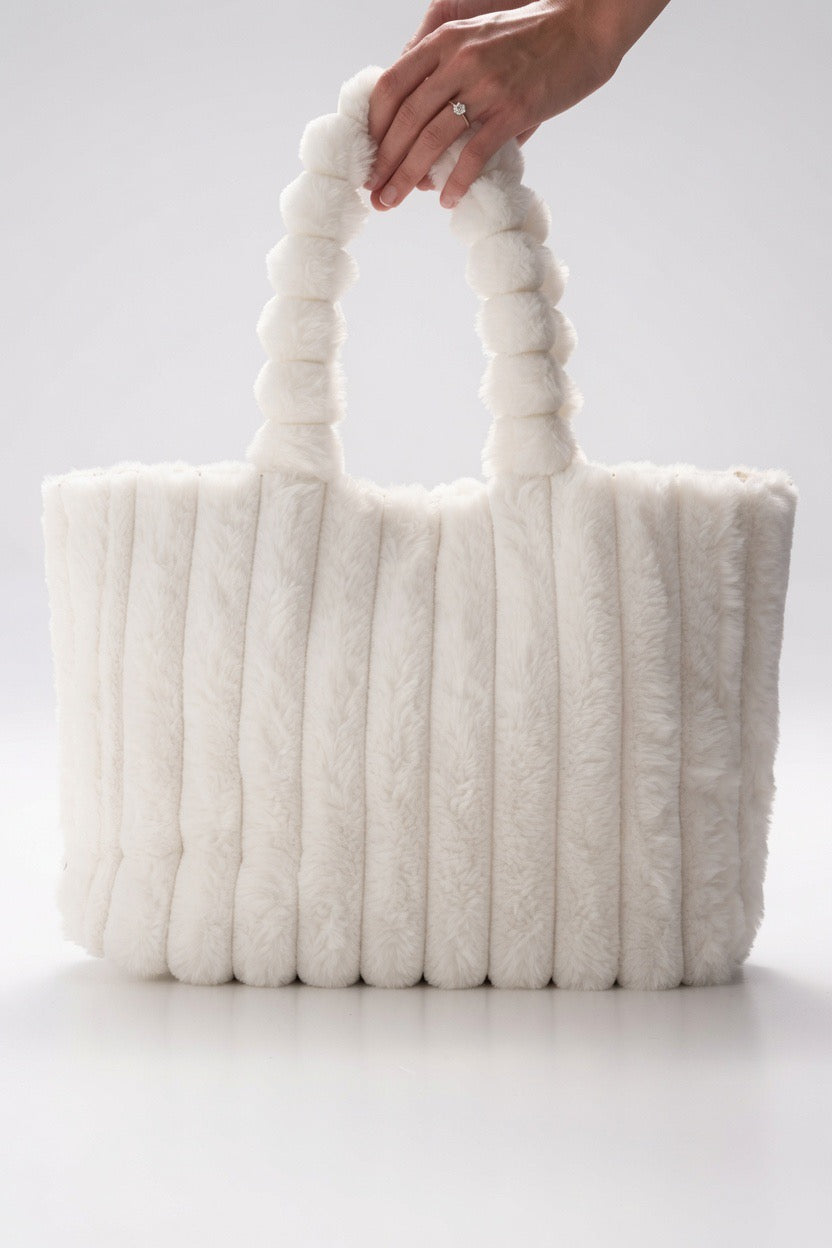 Cremeweiße Plüsch-Handtasche