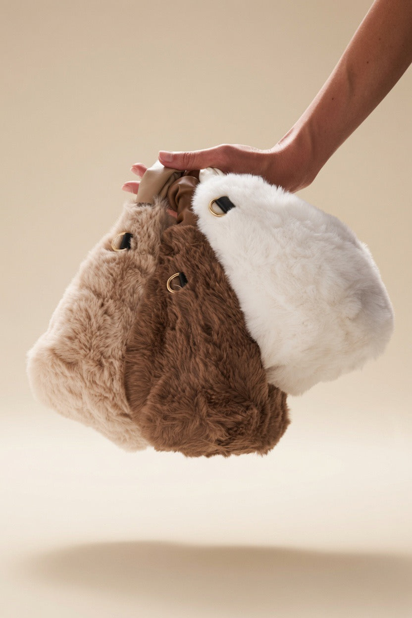 Flauschige Handtasche in Weiß