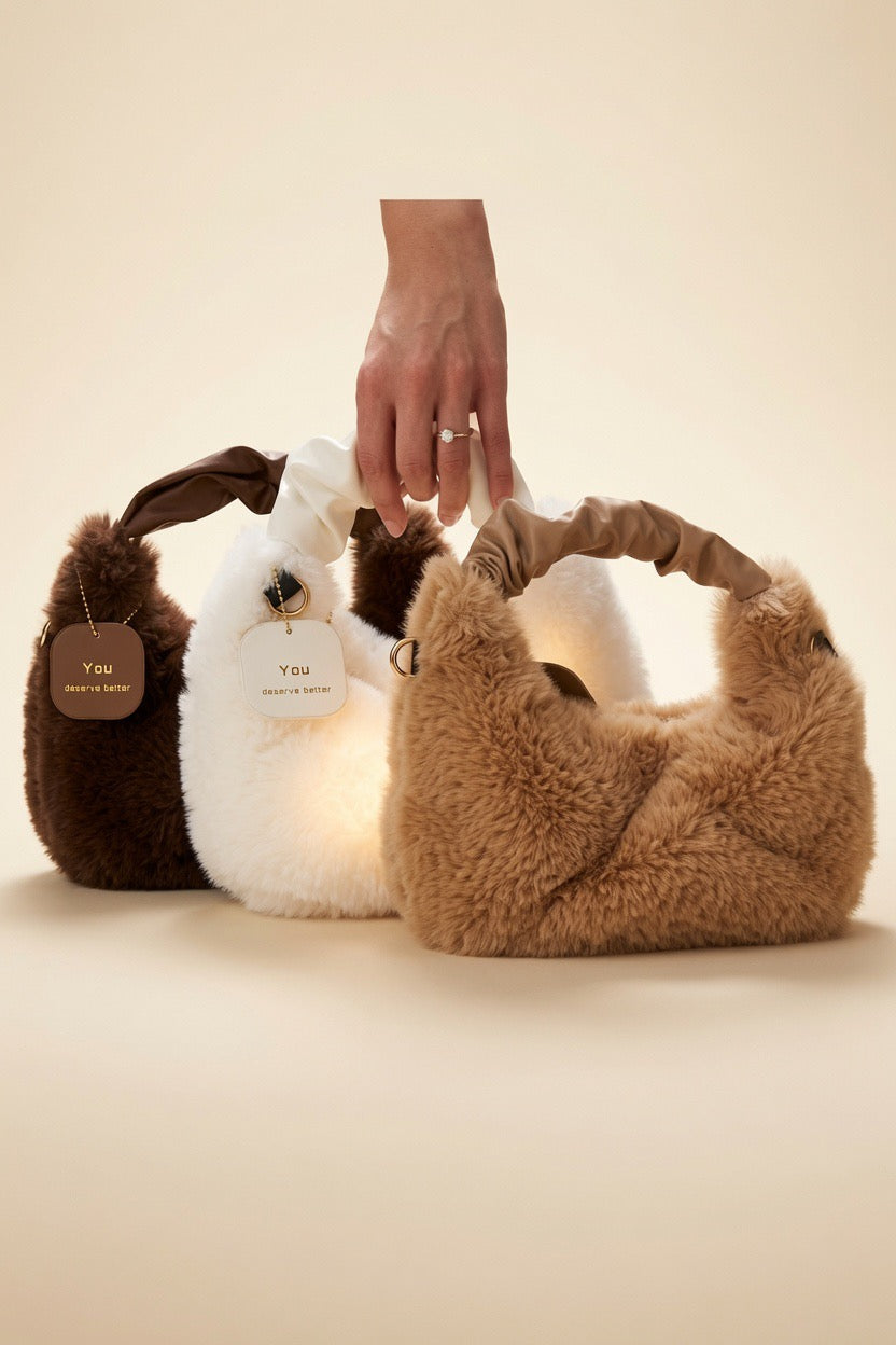 Flauschige Handtasche in Weiß